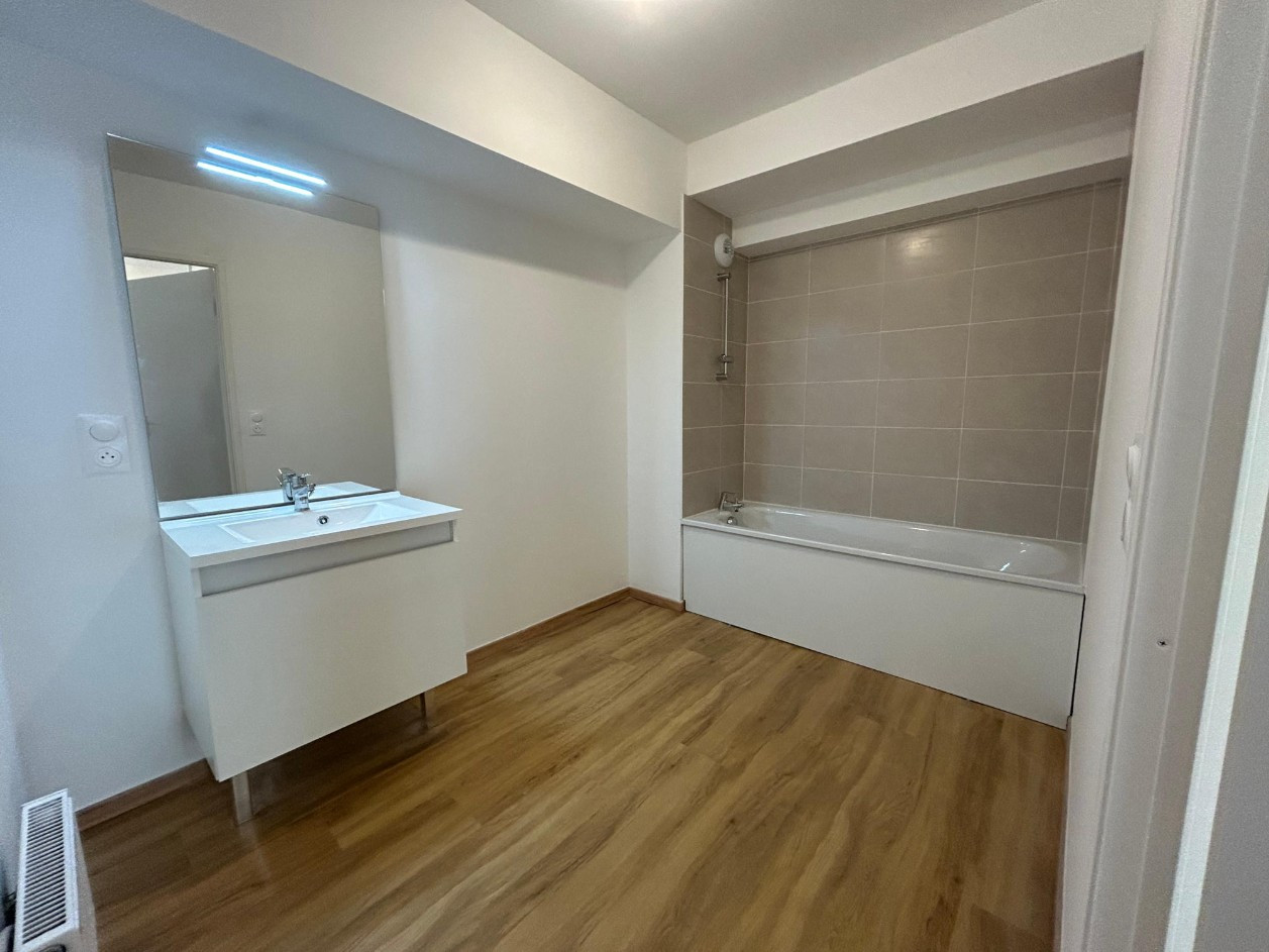 
                                                Location
                                                 Appartement 3 chambres terrasse jardin
