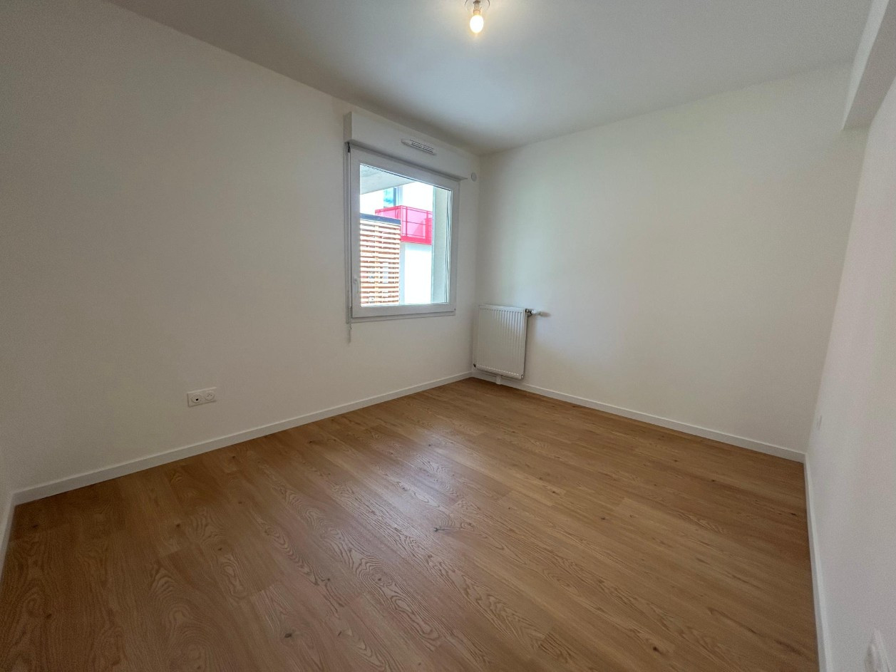 
                                                Location
                                                 Appartement 3 chambres terrasse jardin