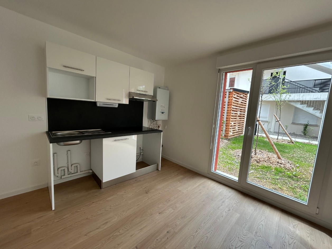 
                                                Location
                                                 Appartement 3 chambres terrasse jardin