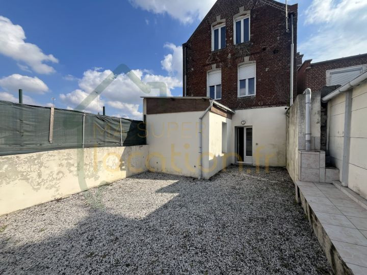 
                                                Location
                                                 Appartement 3 pièces 57m2 à deux pas de la gare et du centre-ville de Saint-Quentin