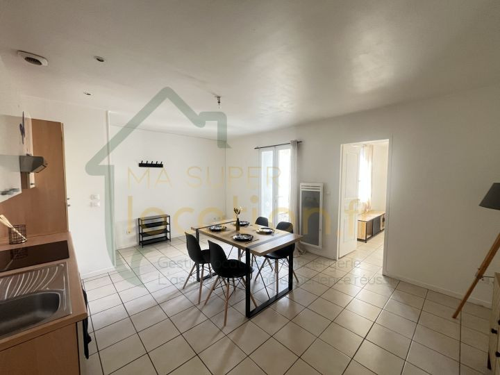 
                                                Location
                                                 Appartement 3 pièces 57m2 à deux pas de la gare et du centre-ville de Saint-Quentin