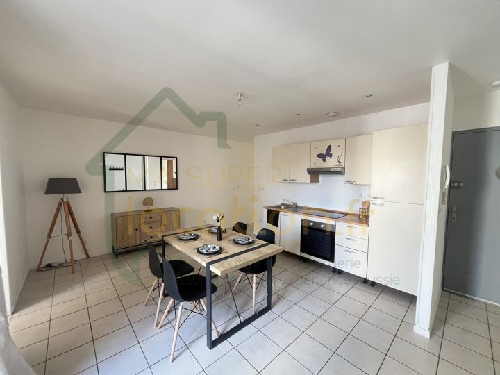 
                                                Location
                                                 Appartement 3 pièces 57m2 à deux pas de la gare et du centre-ville de Saint-Quentin