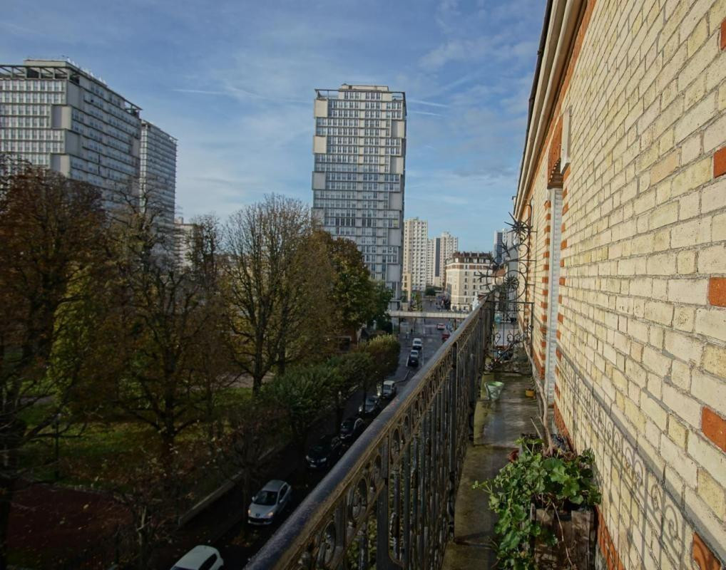 
                                                Location
                                                 Appartement 3 pièces 60 m2 avec balcon