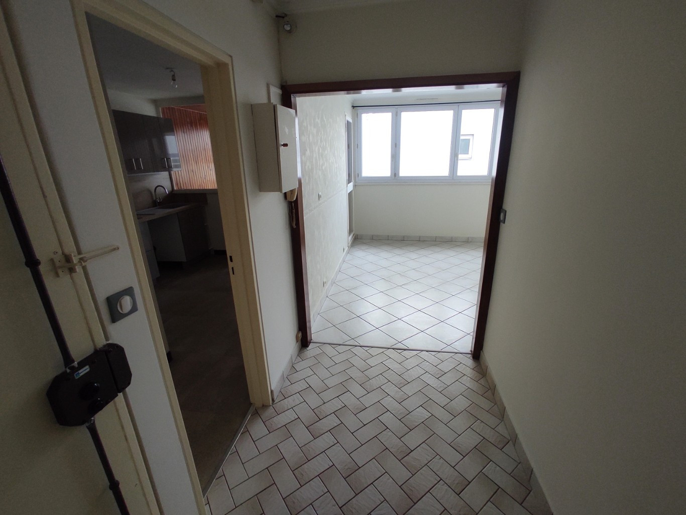 
                                                Location
                                                 Appartement 3 pièces 65m2 Créteil