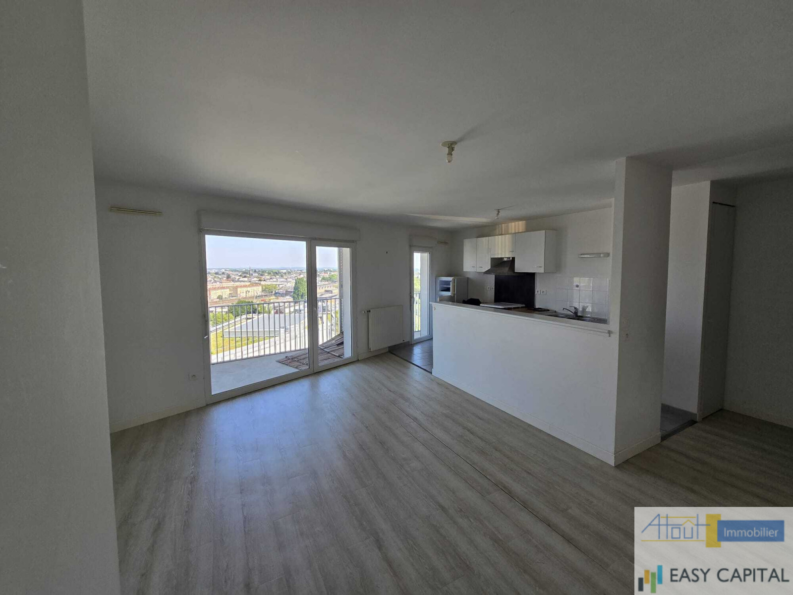 
                                                Vente
                                                 appartement 3 pièces