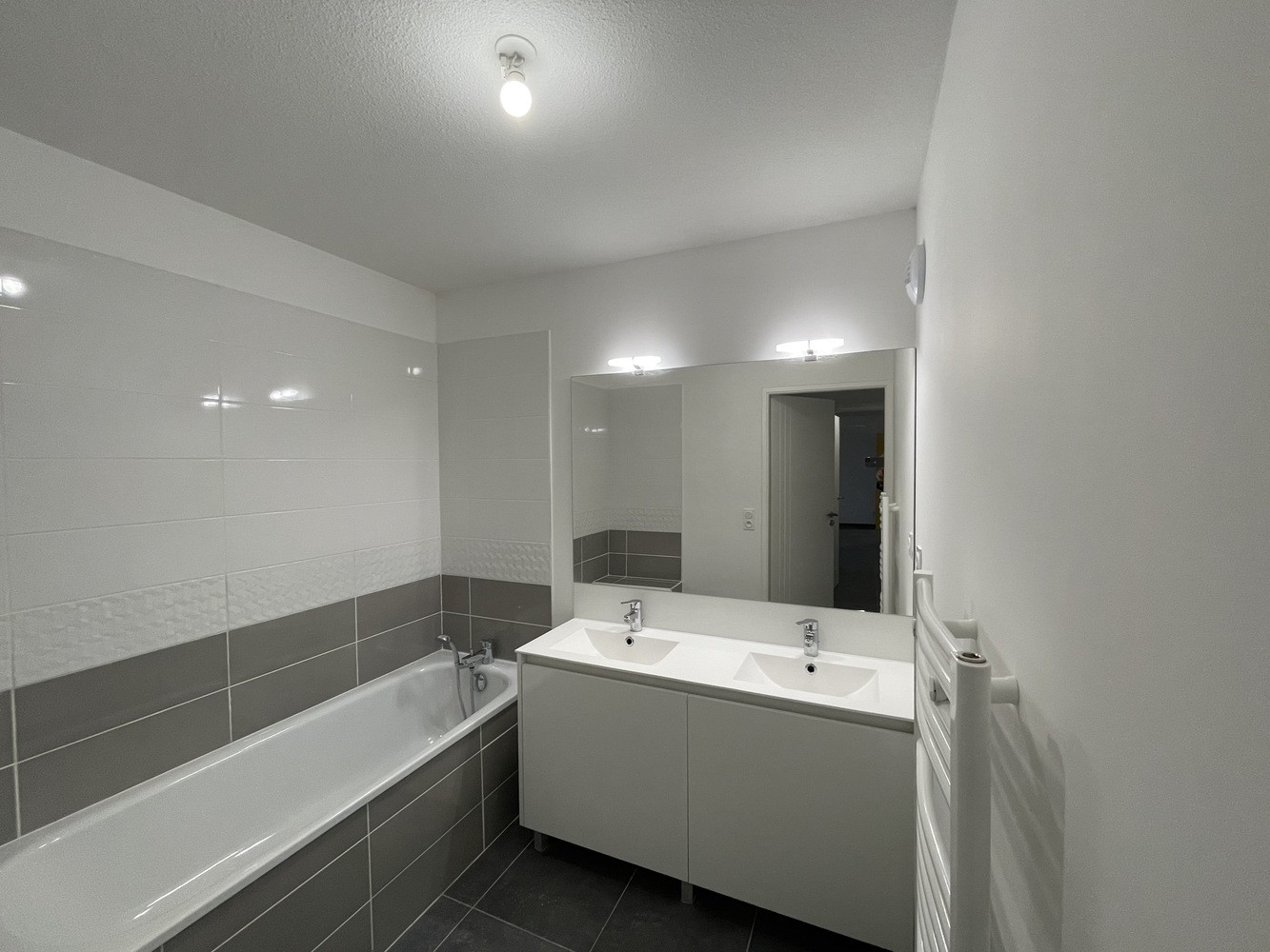 
                                                Location
                                                 Appartement 3 pièces