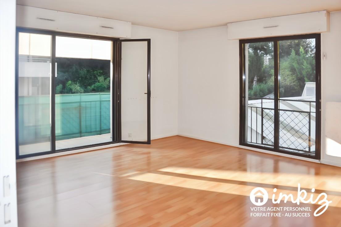 
                                                Vente
                                                 Appartement 3 pièces 70 m² 2 places de parking