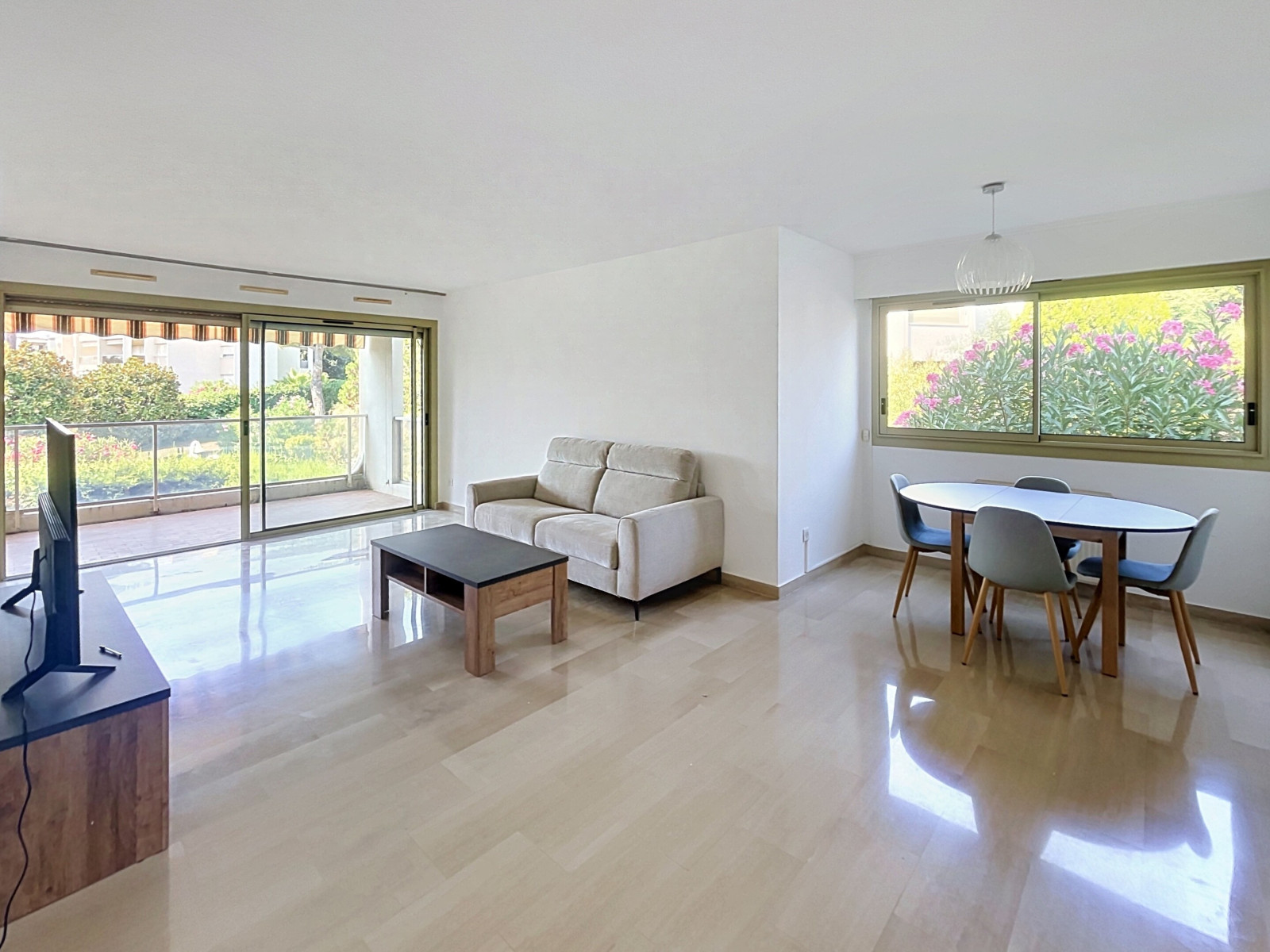 
                                                Location
                                                 Appartement  - 3 pièces  - 73.88 m²
