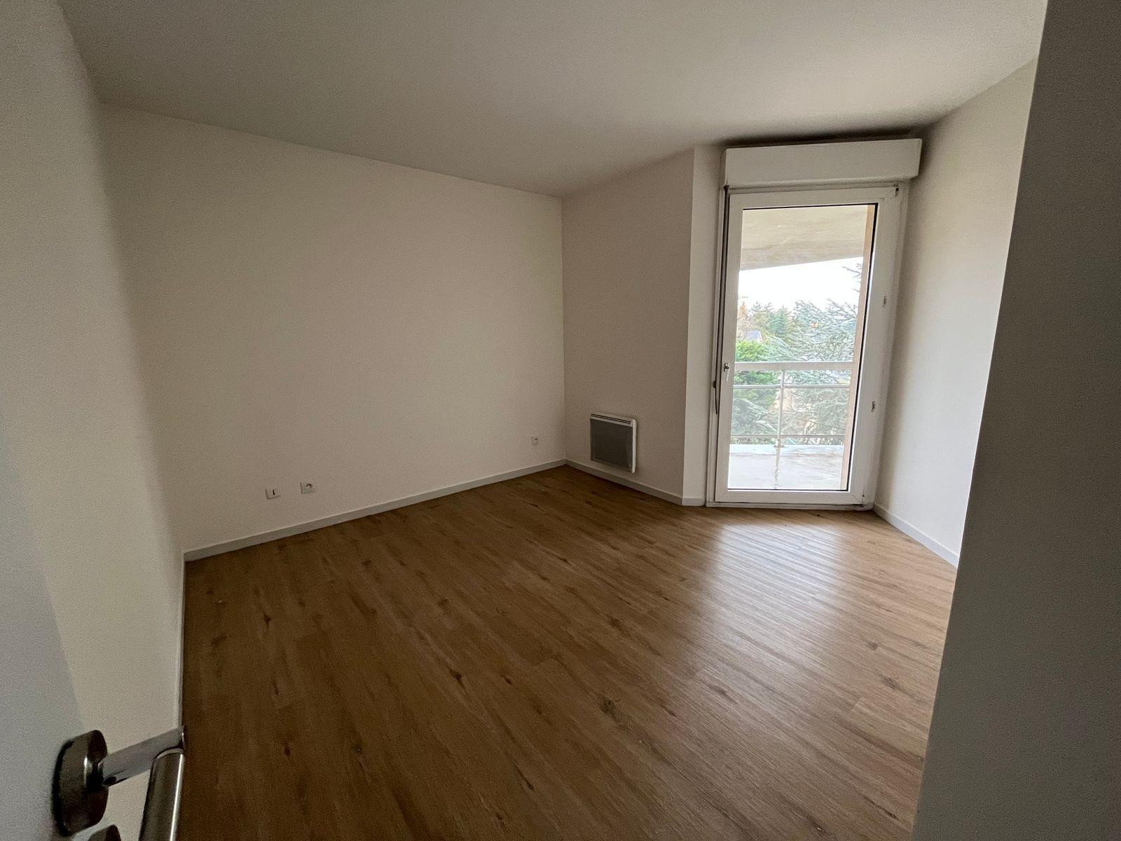 
                                                Location
                                                 Appartement 3 pièces (74m2) au calme, lumineux !