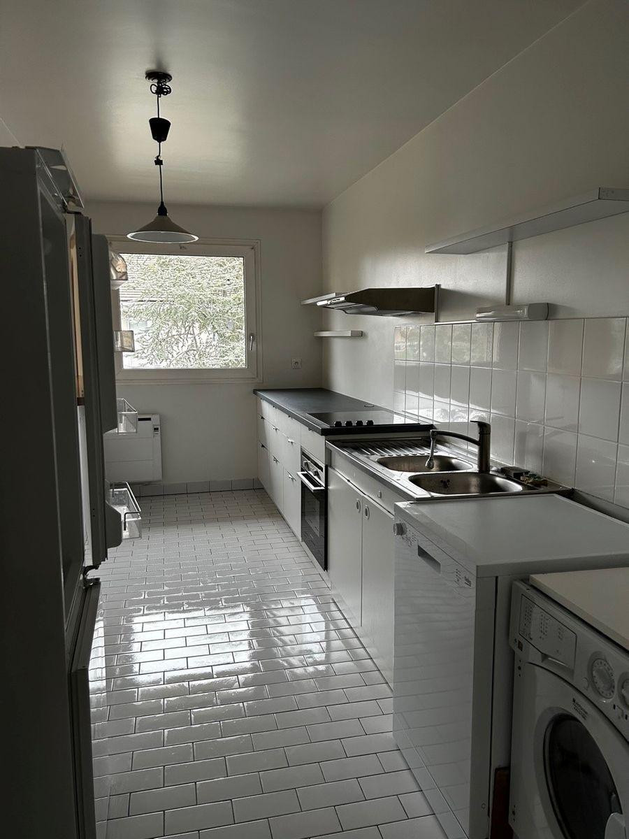 
                                                Location
                                                 Appartement 3 pièces (74m2) au calme, lumineux !