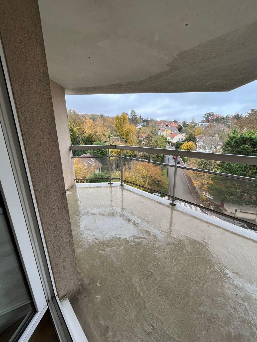 
                                                Location
                                                 Appartement 3 pièces (74m2) au calme, lumineux !