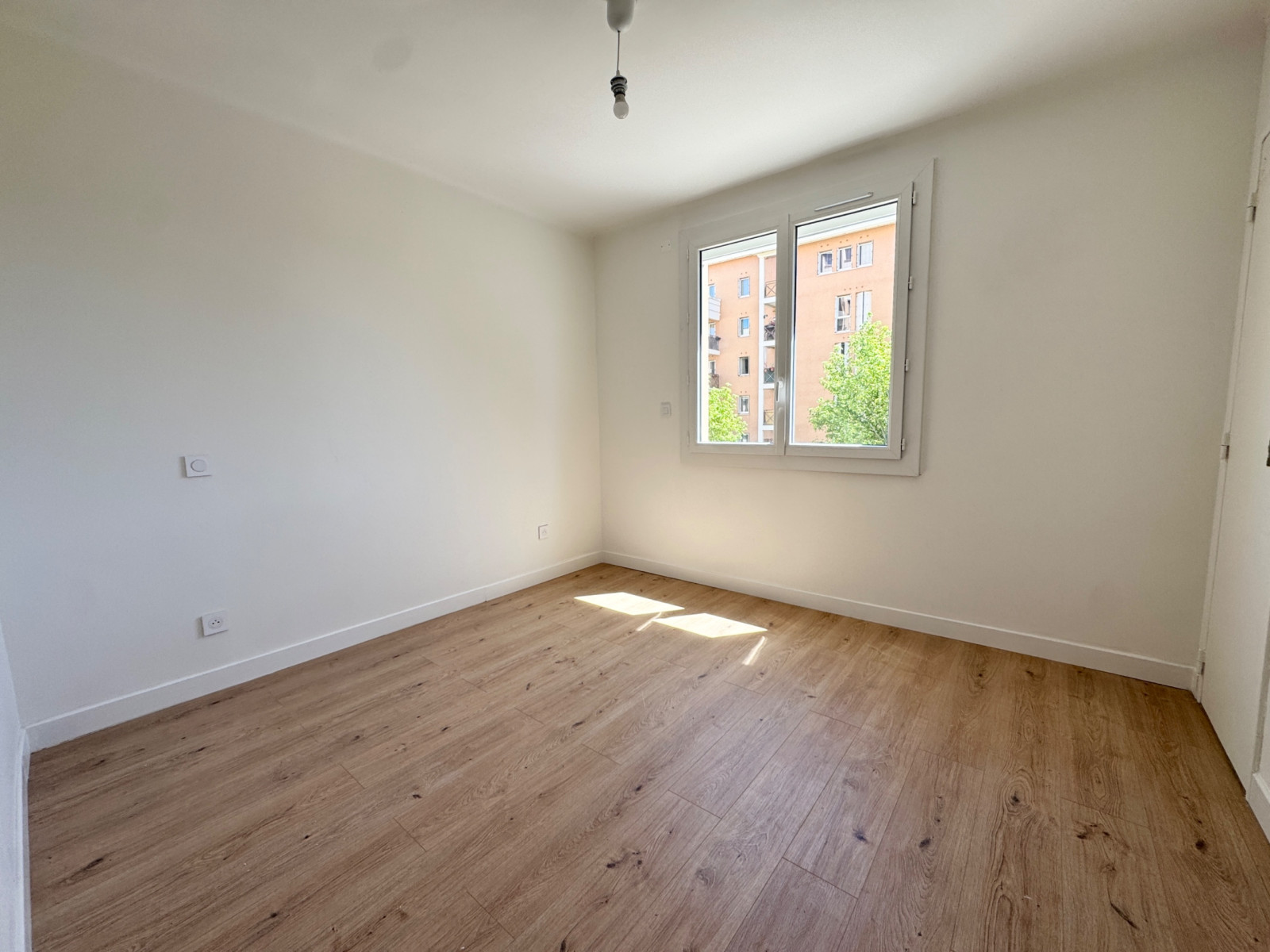 
                                                Vente
                                                 Appartement 3 pièces - 80m2 - Port Saint Sauveur