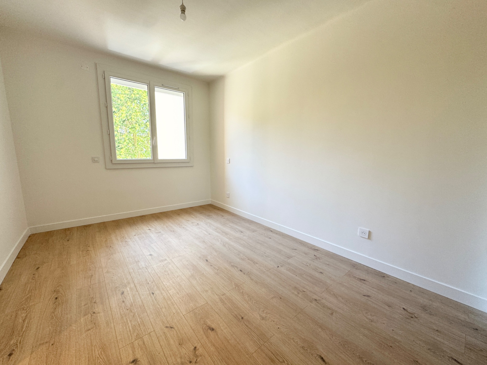 
                                                Vente
                                                 Appartement 3 pièces - 80m2 - Port Saint Sauveur