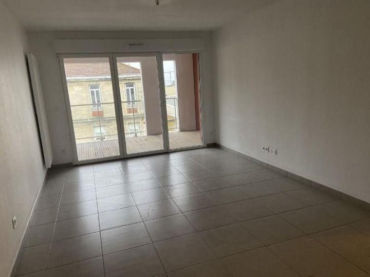 
                                                Location
                                                 Appartement 3 pièces à Cenon avec loggia
