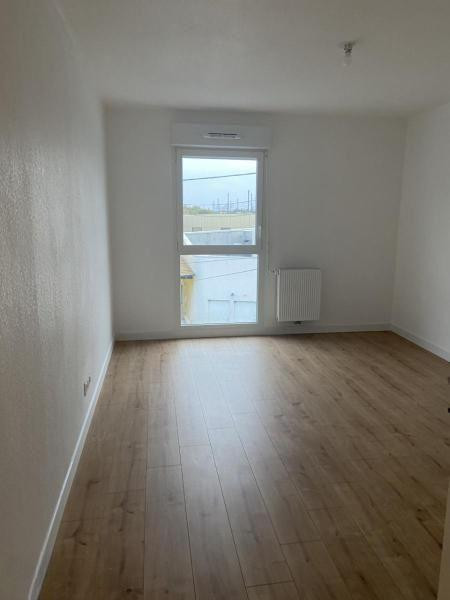 
                                                Location
                                                 Appartement 3 pièces à Cenon avec loggia
