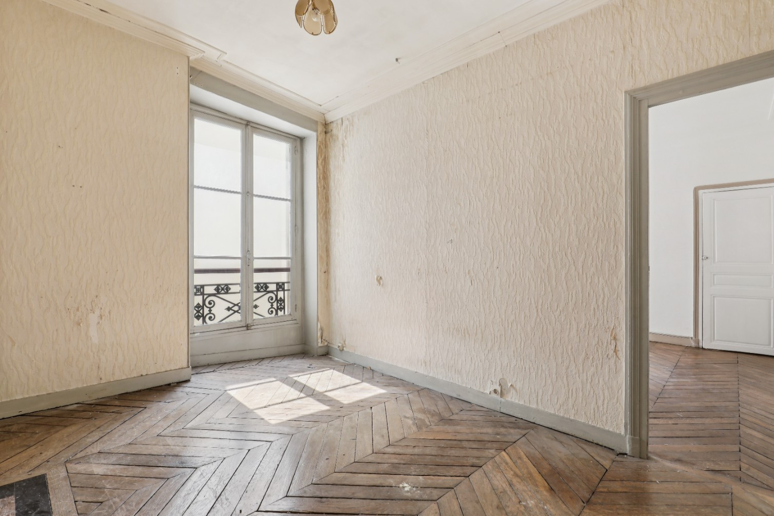 
                                                Vente
                                                 Appartement 3 pièces à rénover- Paris 6e