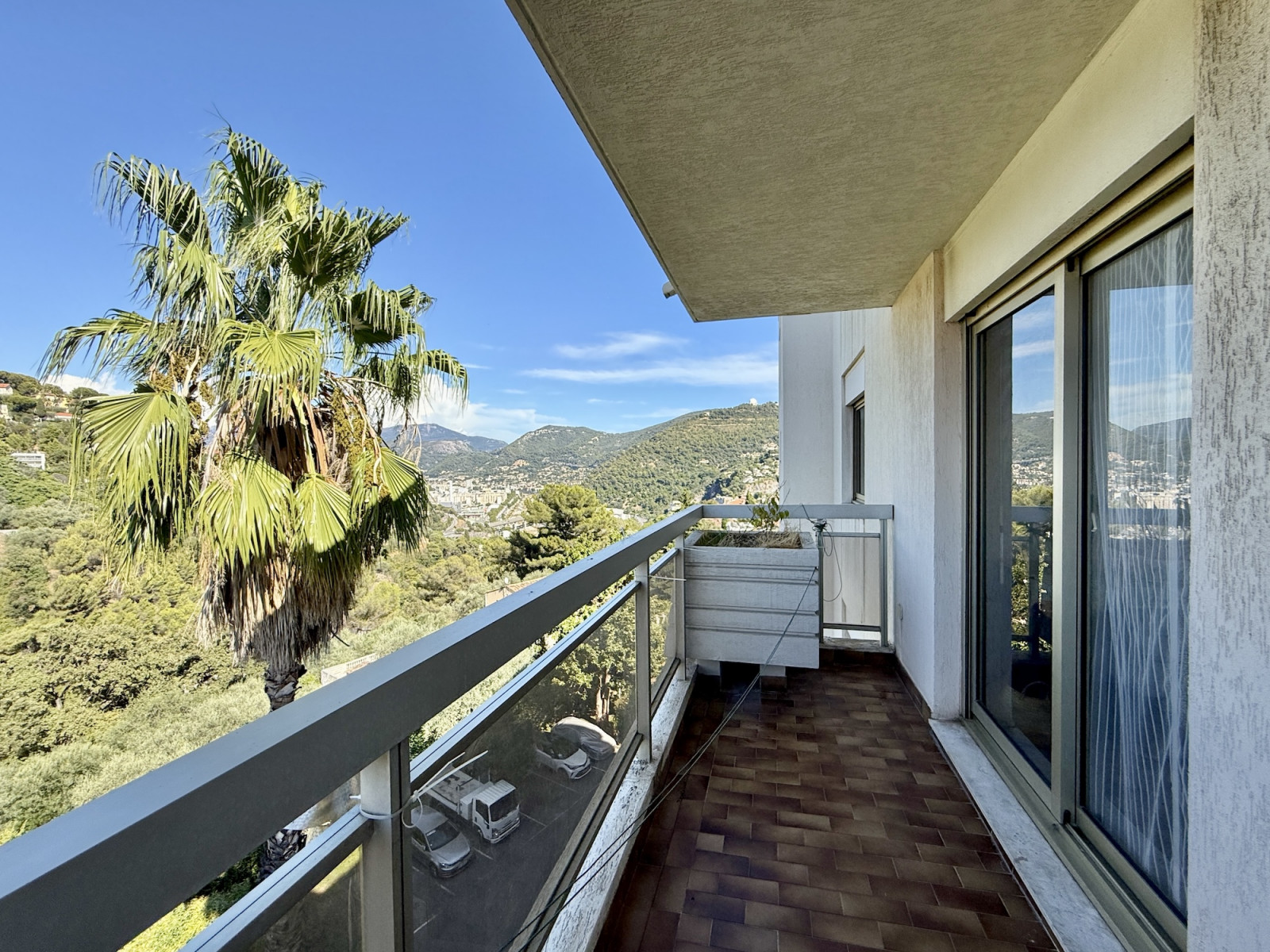 
                                                Vente
                                                 Appartement 3 pièces à rénover – Terrasse, vue dégagée et garage – Nice Cimiez La Paloma