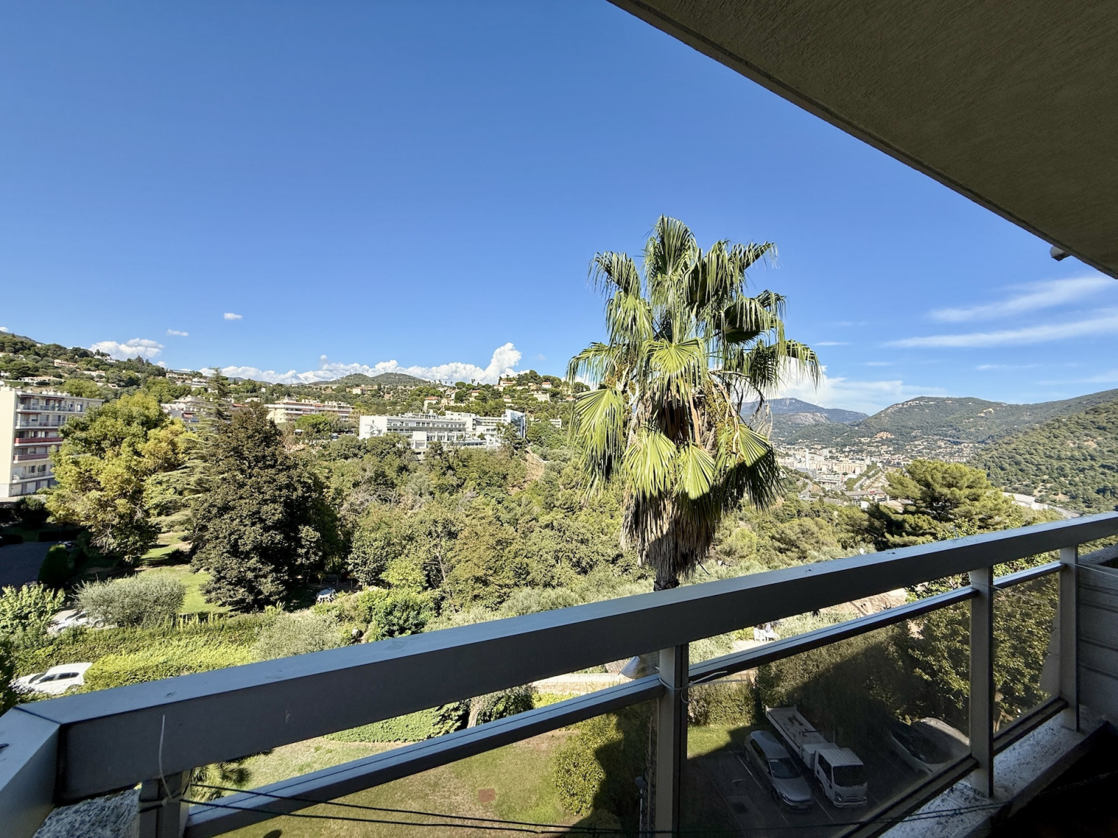 
                                                Vente
                                                 Appartement 3 pièces à rénover – Terrasse, vue dégagée et garage – Nice Cimiez La Paloma