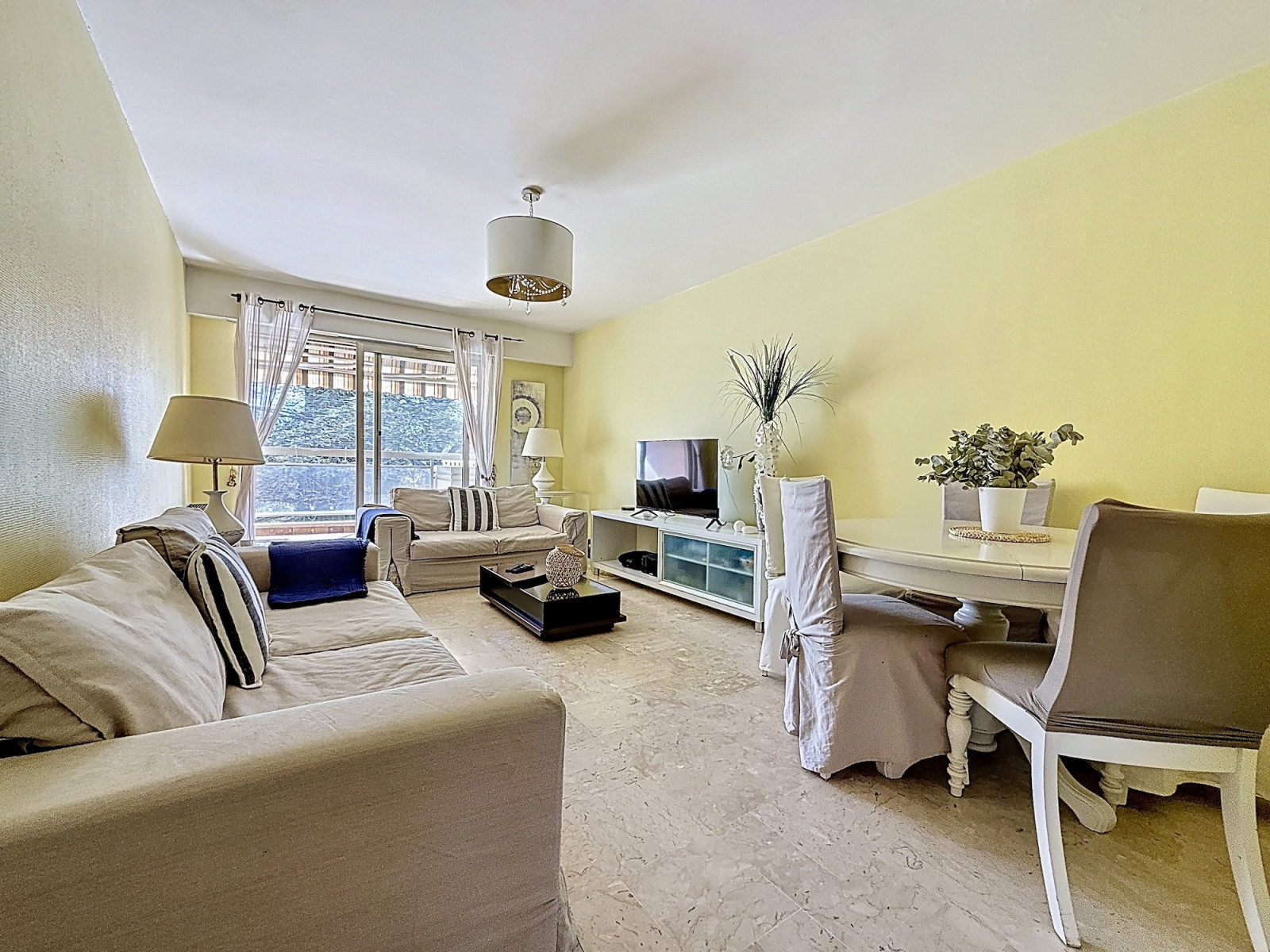 
                                                Vente
                                                 Appartement 3 pièces à rénover – Terrasse, vue dégagée et garage – Nice Cimiez La Paloma