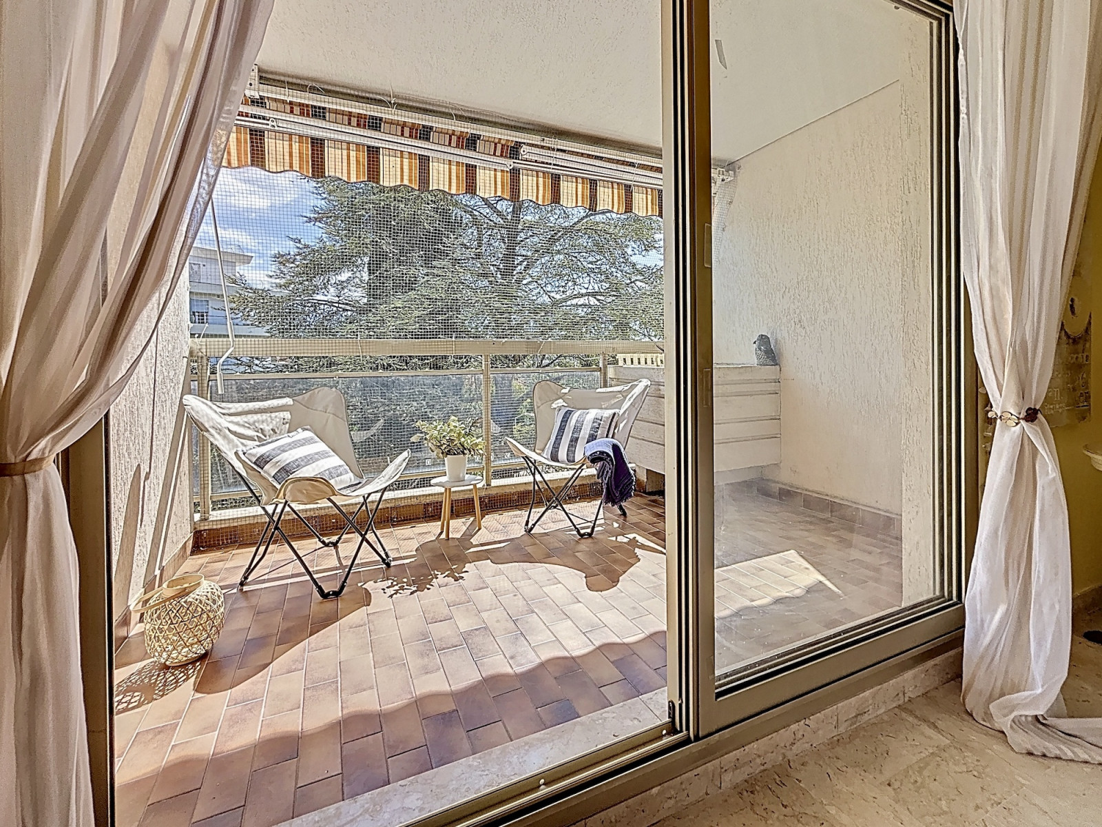 
                                                Vente
                                                 Appartement 3 pièces à rénover – Terrasse, vue dégagée et garage – Nice Cimiez La Paloma