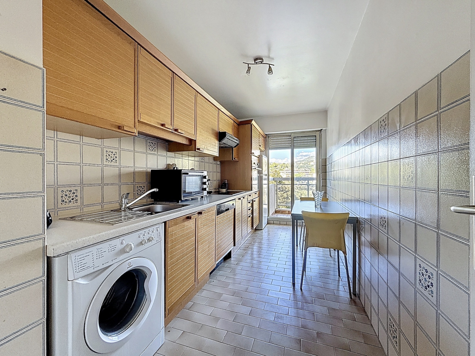 
                                                Vente
                                                 Appartement 3 pièces à rénover – Terrasse, vue dégagée et garage – Nice Cimiez La Paloma