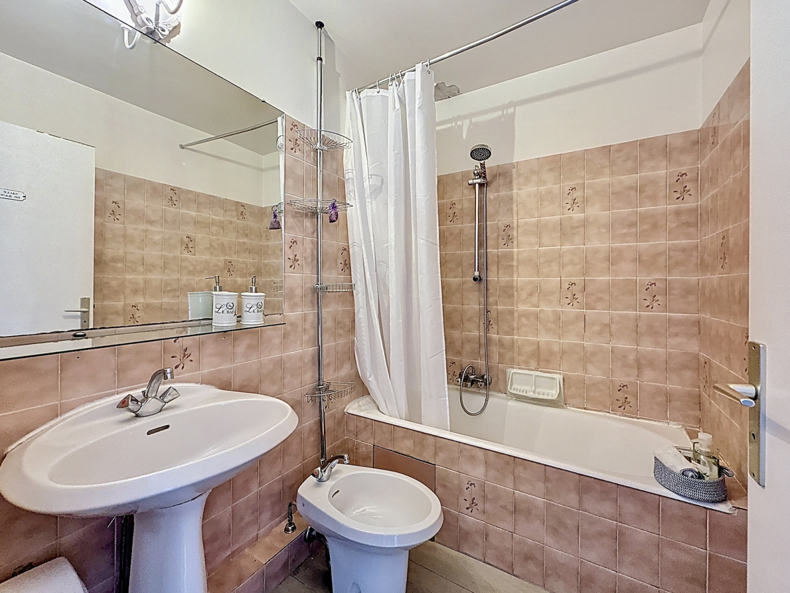 
                                                Vente
                                                 Appartement 3 pièces à rénover – Terrasse, vue dégagée et garage – Nice Cimiez La Paloma