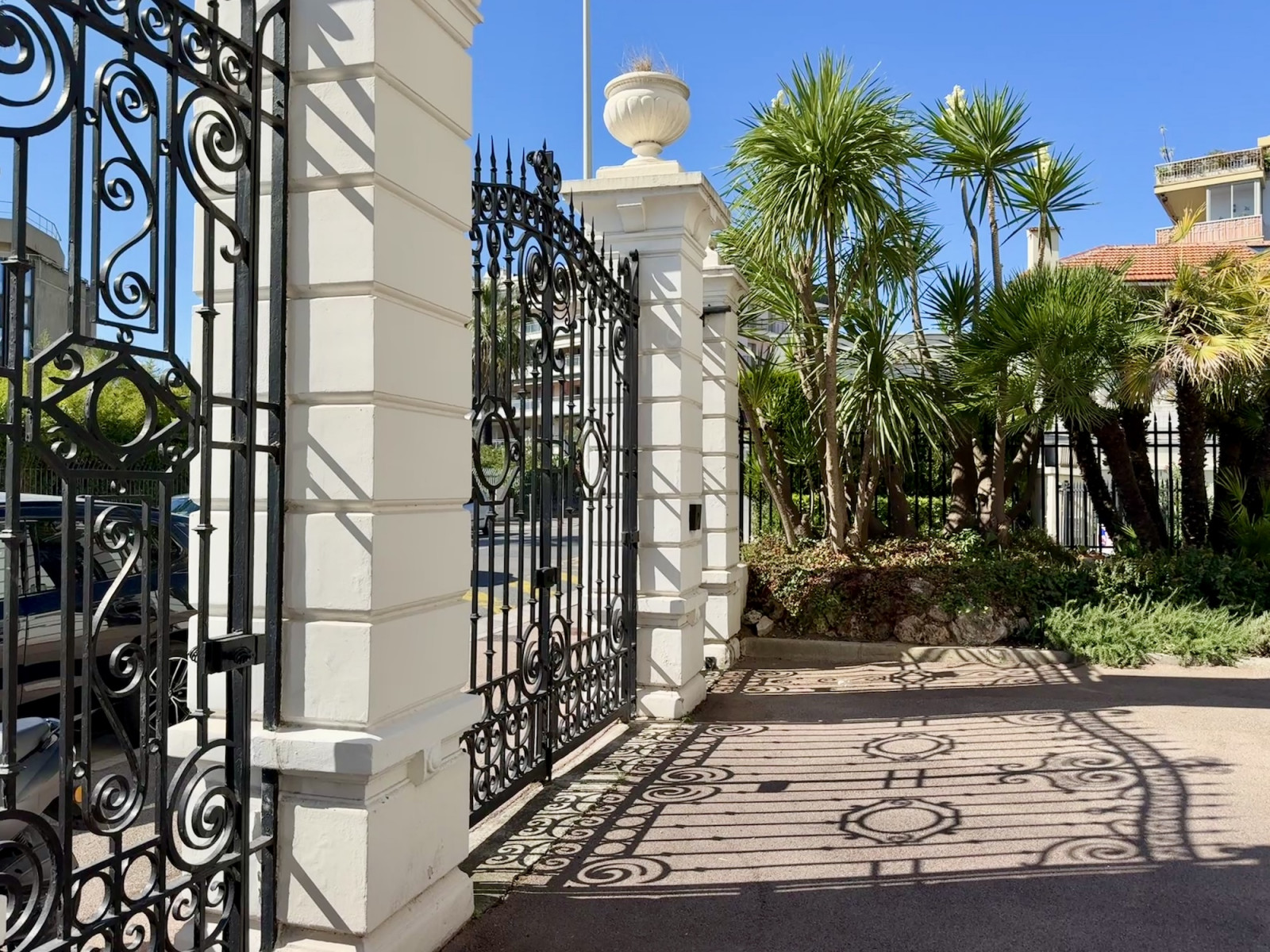 
                                                Vente
                                                 Appartement 3 pièces à rénover – Terrasse, vue dégagée et garage – Nice Cimiez La Paloma