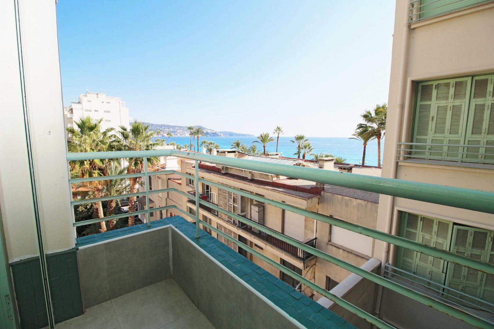 
                                                Vente
                                                 Appartement 3 pieces a vendre Nice Promenade des anglais au calme avec VUE MER