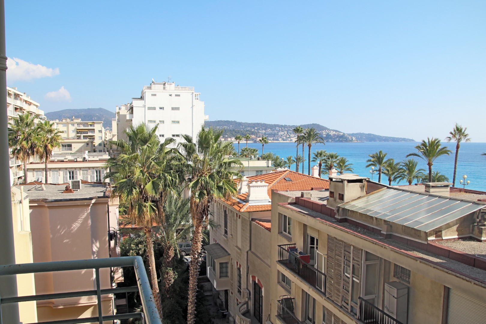
                                                Vente
                                                 Appartement 3 pieces a vendre Nice Promenade des anglais au calme avec VUE MER