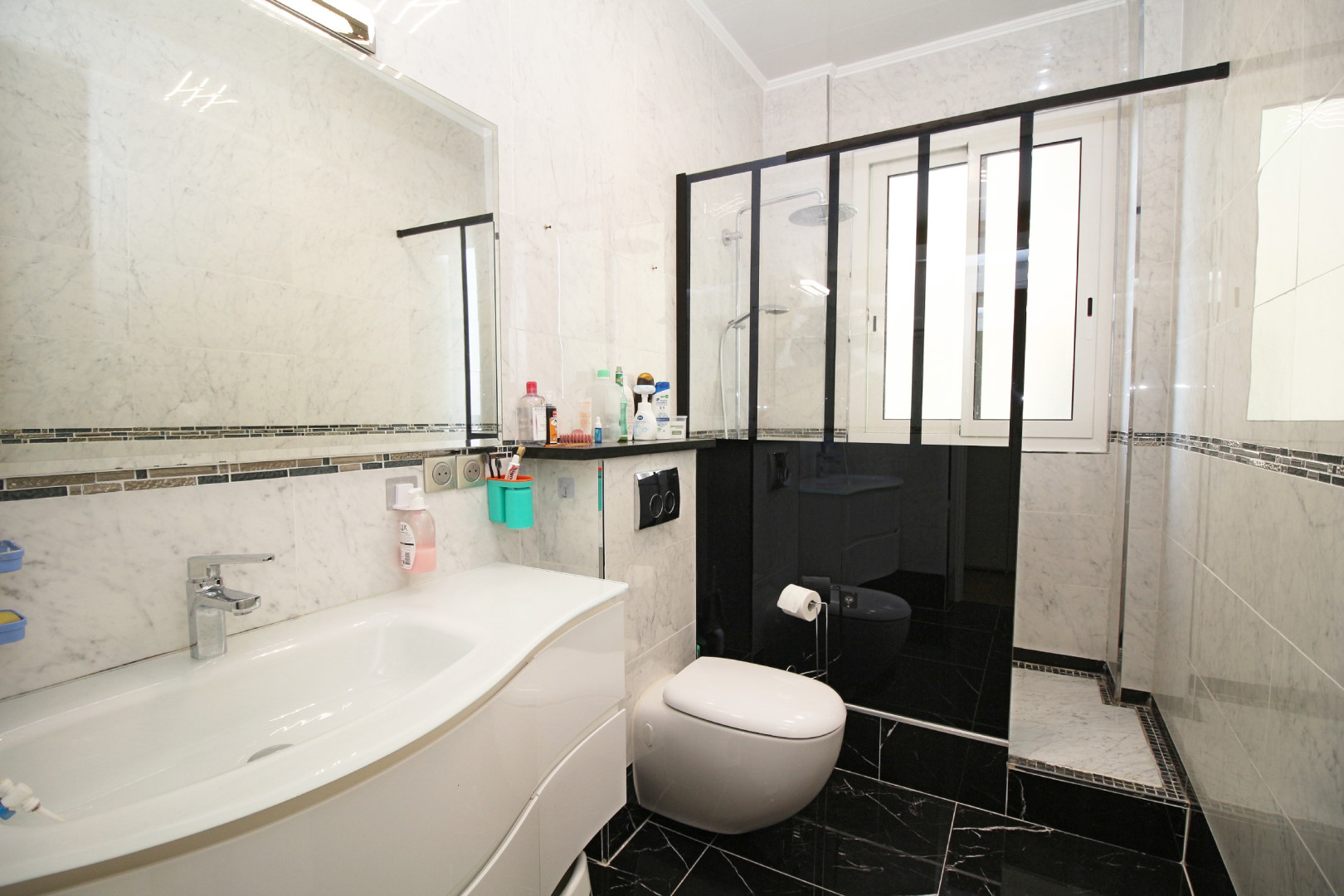 
                                                Vente
                                                 Appartement 3 pieces a vendre Nice Promenade des anglais au calme avec VUE MER