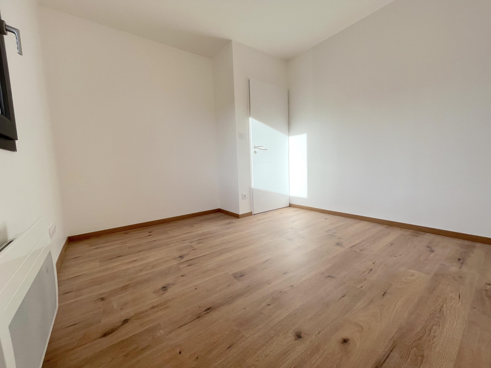 
                                                Vente
                                                 Appartement 3 pièces au calme et bien distribué