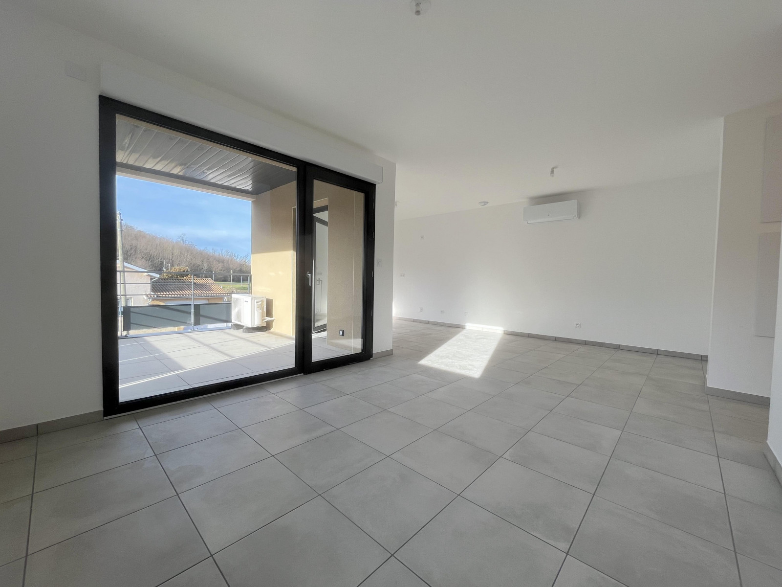 
                                                Vente
                                                 Appartement 3 pièces au calme et bien distribué