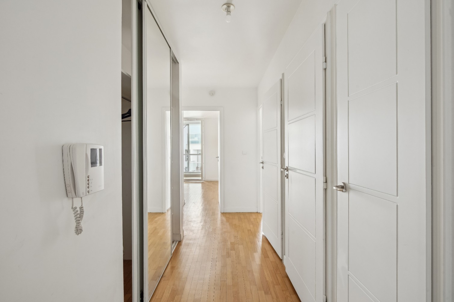
                                                Vente
                                                 Appartement 3 pièces avec balcon