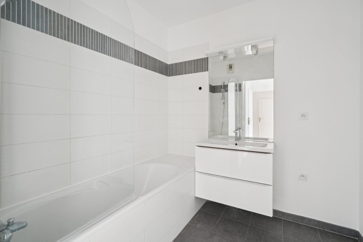 
                                                Vente
                                                 Appartement 3 pièces avec balcon - Asnières