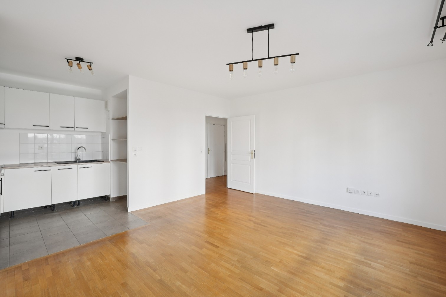 
                                                Vente
                                                 Appartement 3 pièces avec balcon - Asnières