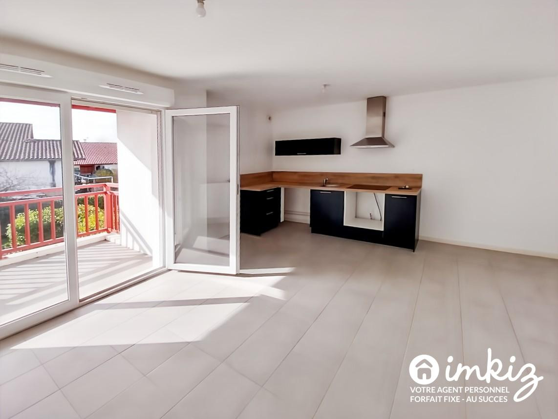 
                                                Vente
                                                 Appartement 3 pièces avec balcon et 2 parkings