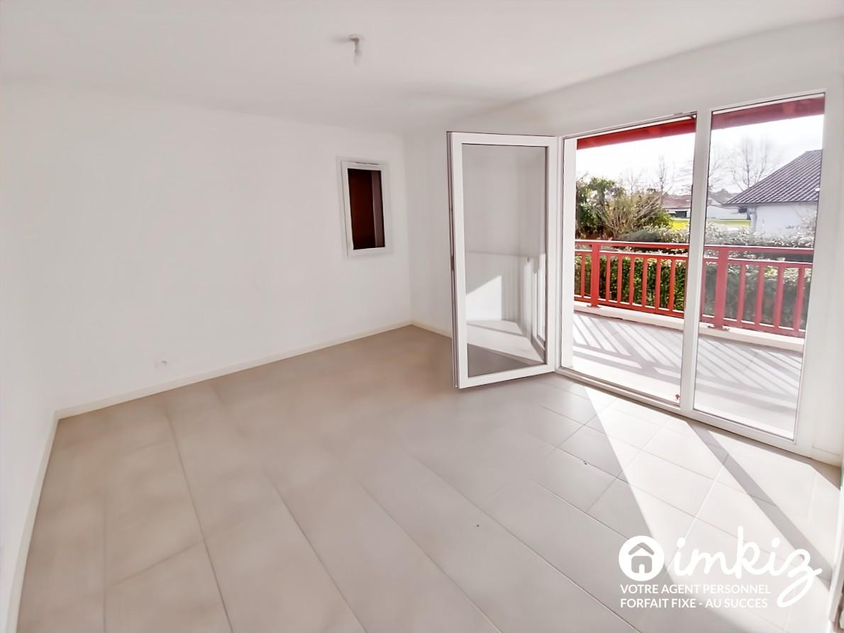 
                                                Vente
                                                 Appartement 3 pièces avec balcon et 2 parkings