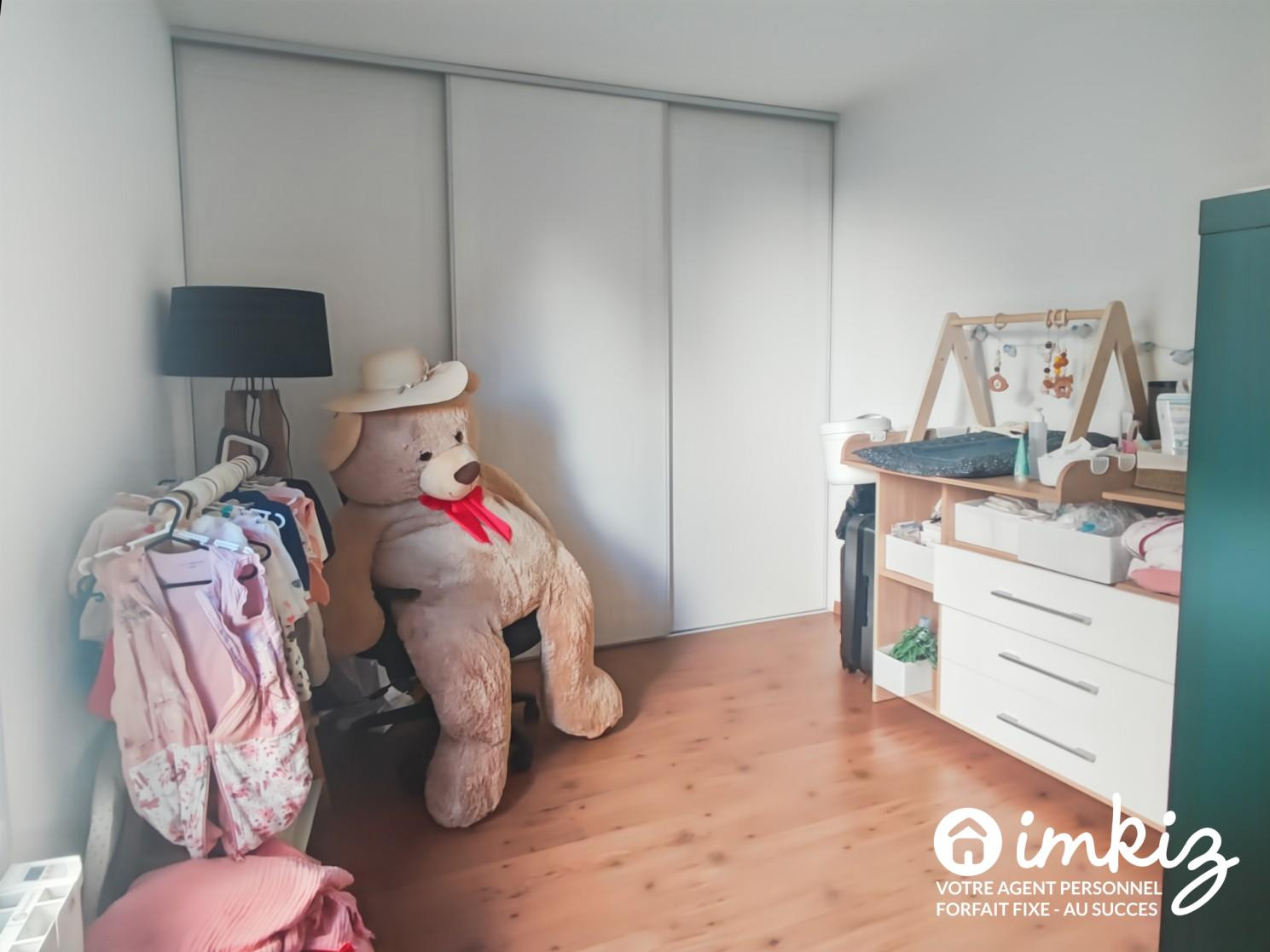 
                                                Vente
                                                 Appartement 3 pièces avec balcon et grand garage