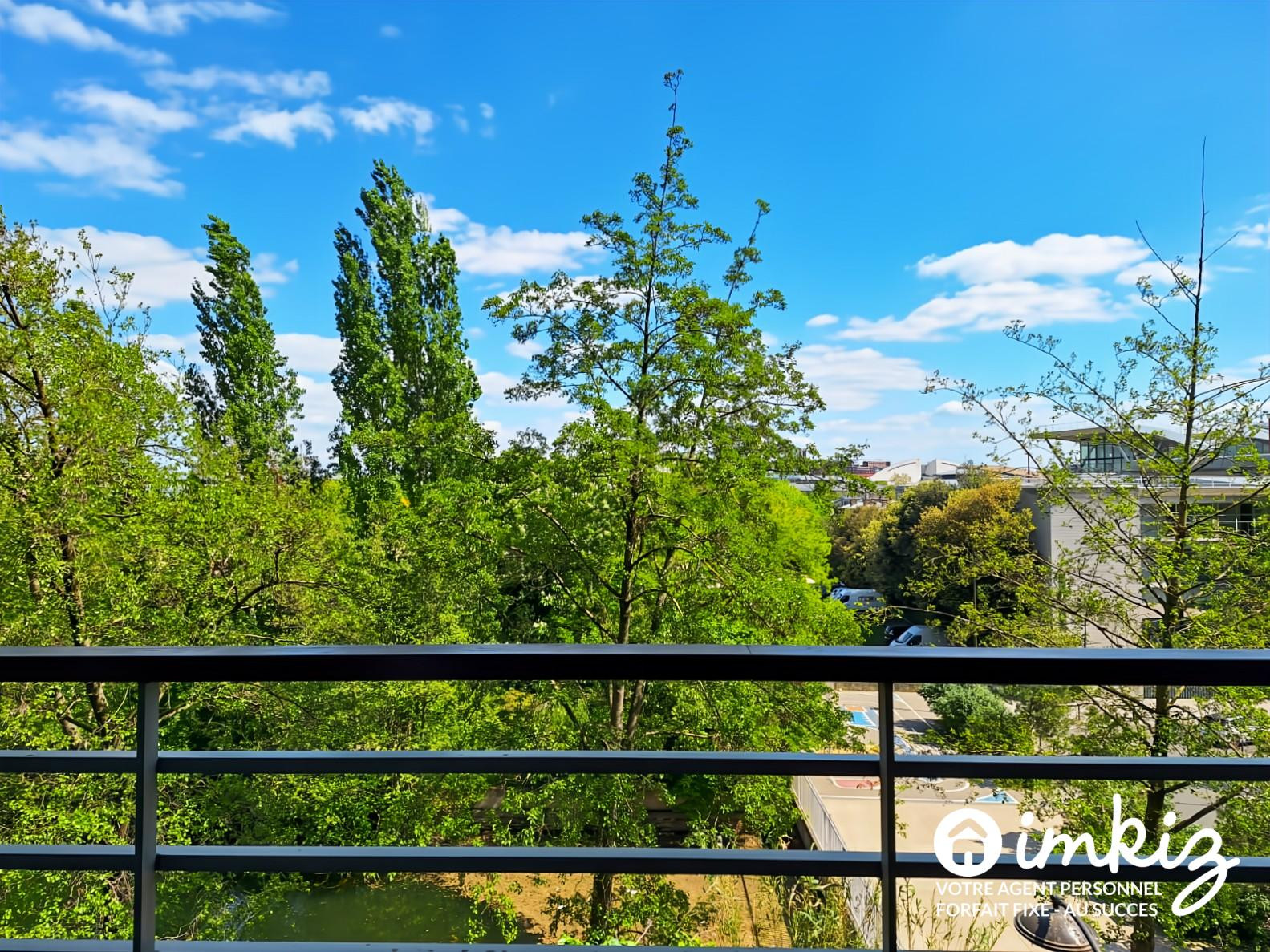 
                                                Vente
                                                 Appartement 3 pièces avec balcon et parking