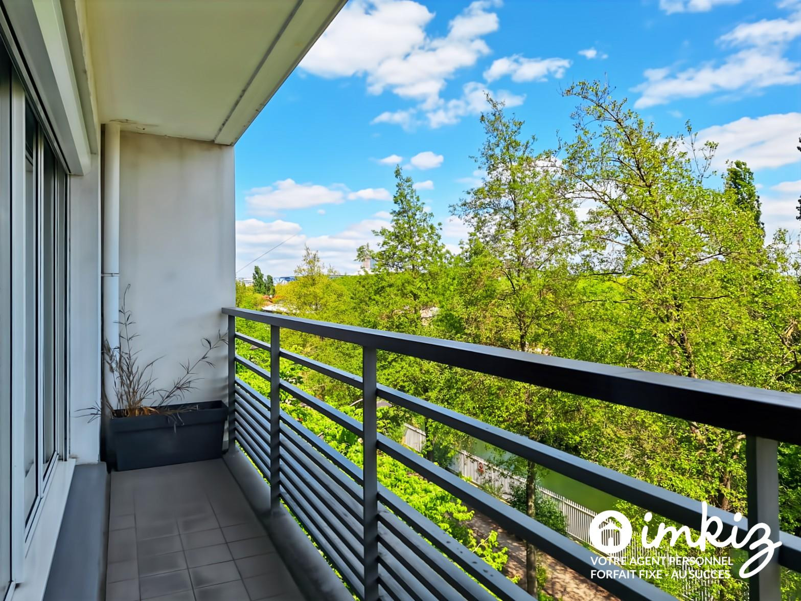 
                                                Vente
                                                 Appartement 3 pièces avec balcon et parking