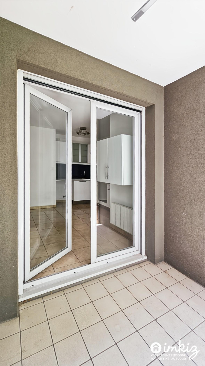 
                                                Vente
                                                 Appartement 3 pièces avec balcon, garage possible