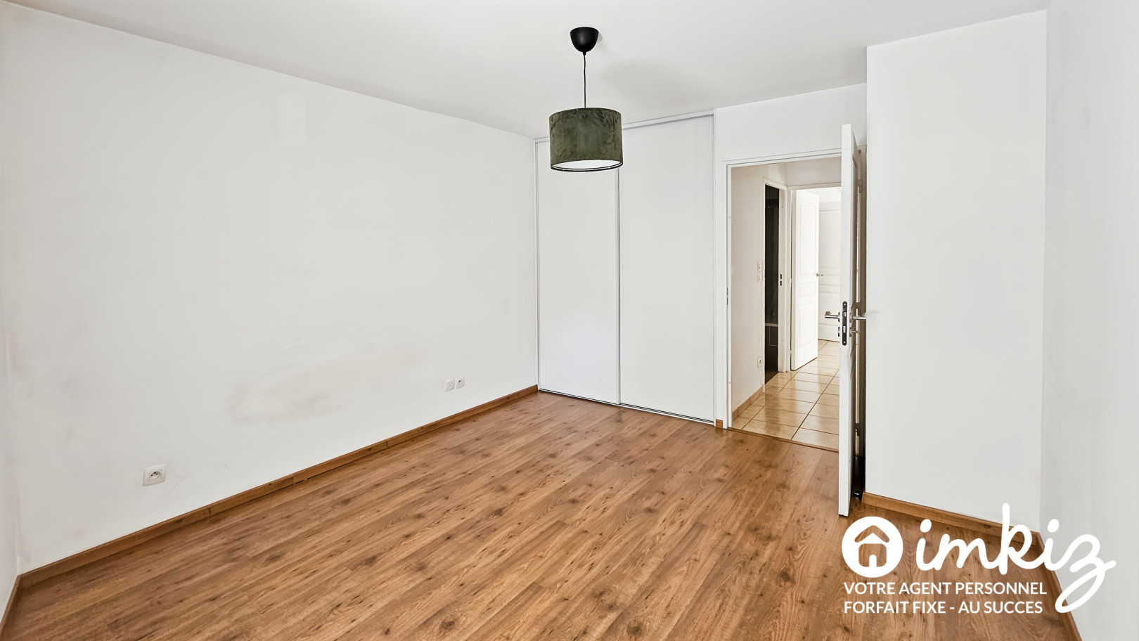 
                                                Vente
                                                 Appartement 3 pièces avec balcon, garage possible