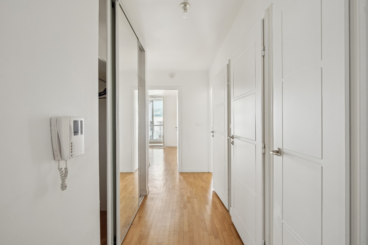 
                                                Vente
                                                 Appartement 3 pièces avec balcon & parking