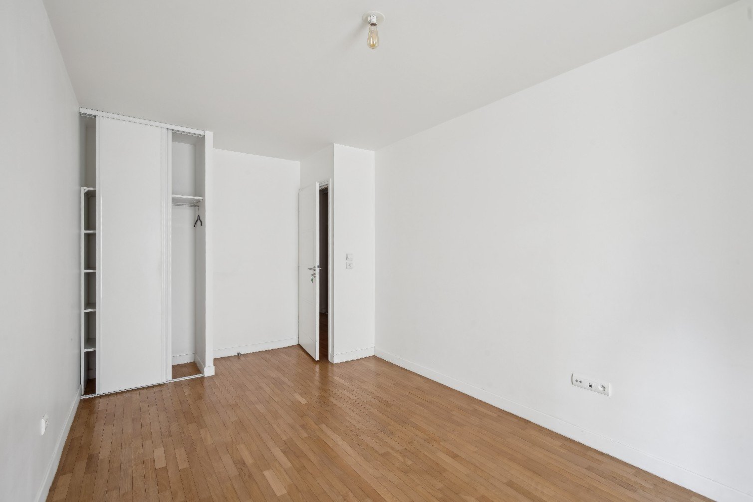 
                                                Vente
                                                 Appartement 3 pièces avec balcon & parking