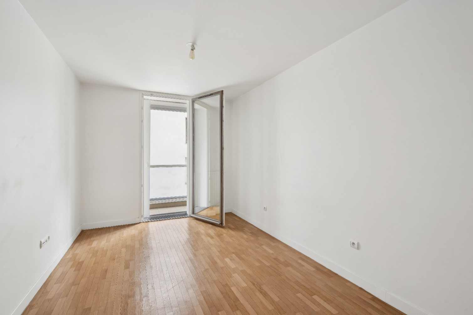 
                                                Vente
                                                 Appartement 3 pièces avec balcon & parking