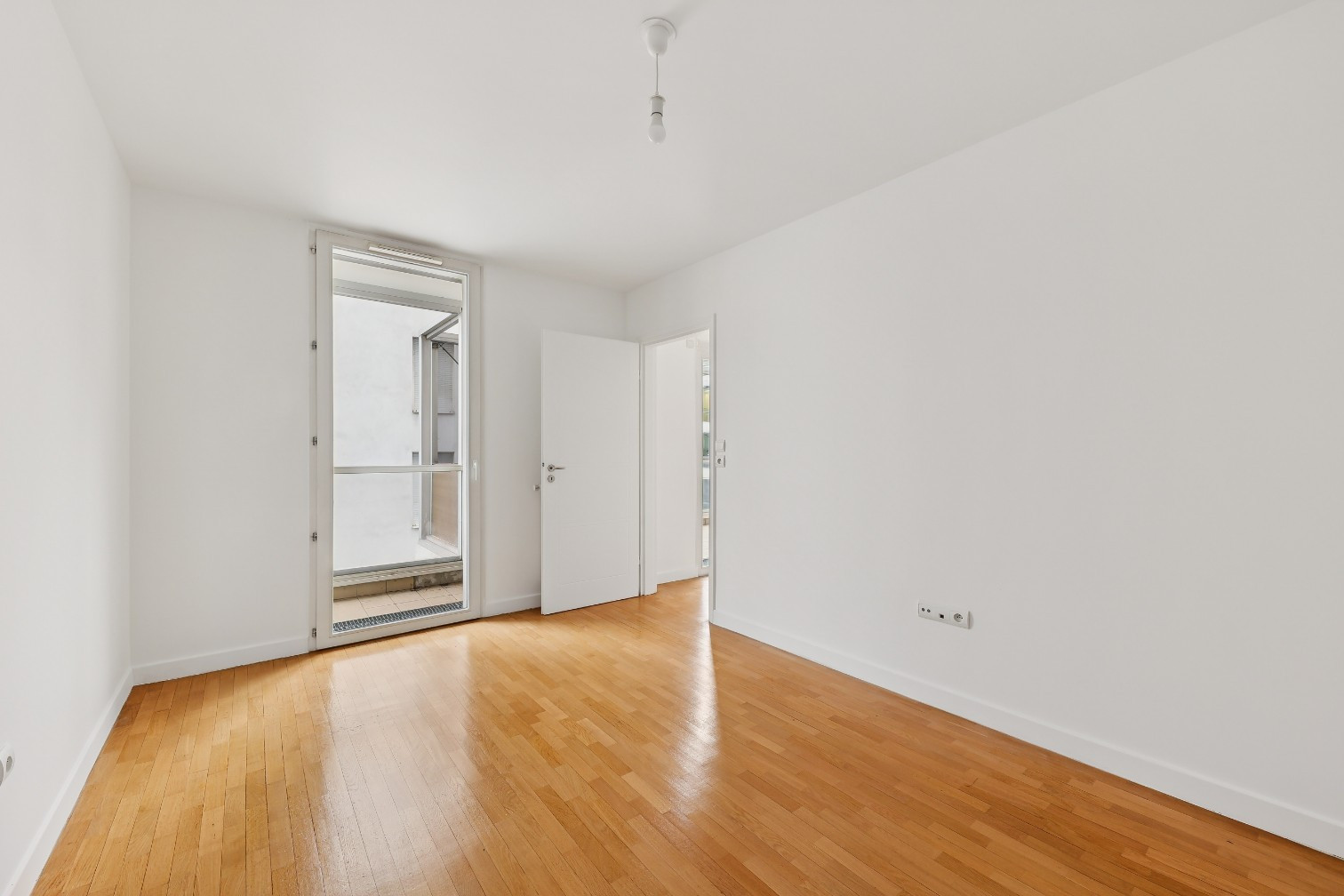 
                                                Vente
                                                 Appartement 3 pièces avec balcon + Parking