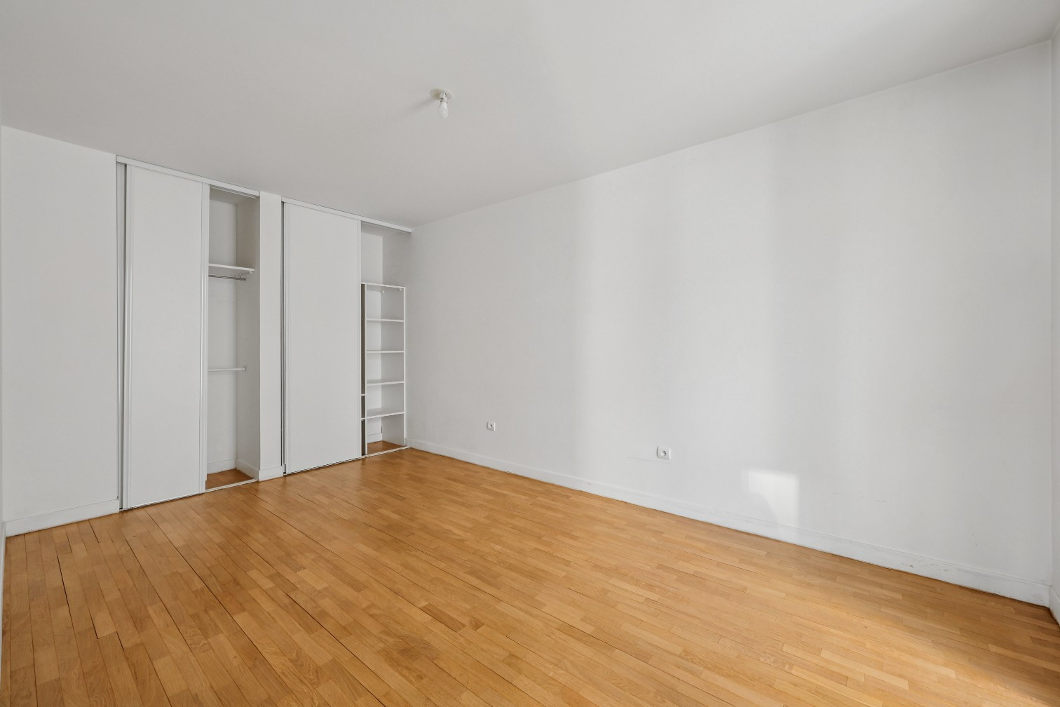 
                                                Vente
                                                 Appartement 3 pièces avec balcon + Parking