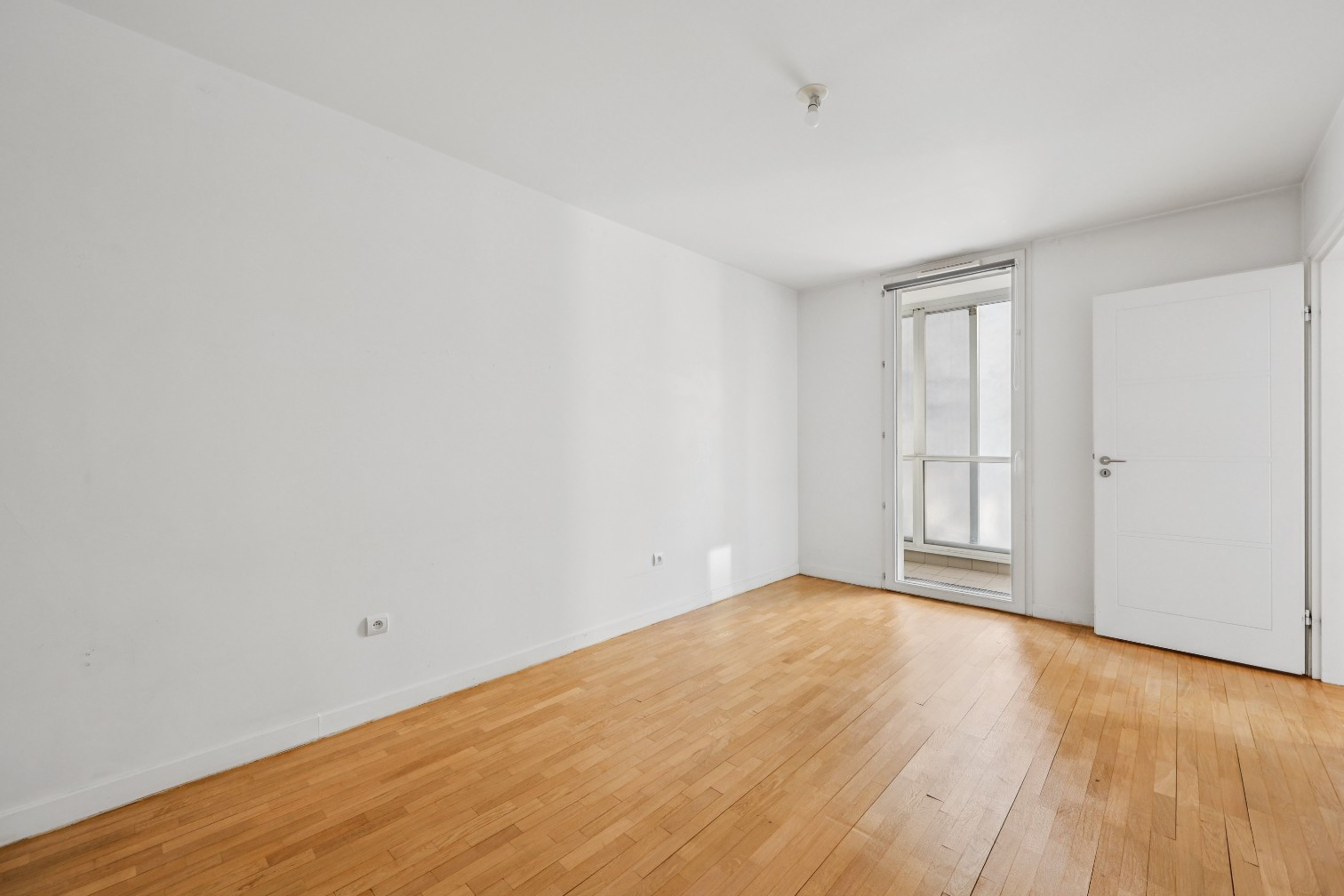 
                                                Vente
                                                 Appartement 3 pièces avec balcon + Parking