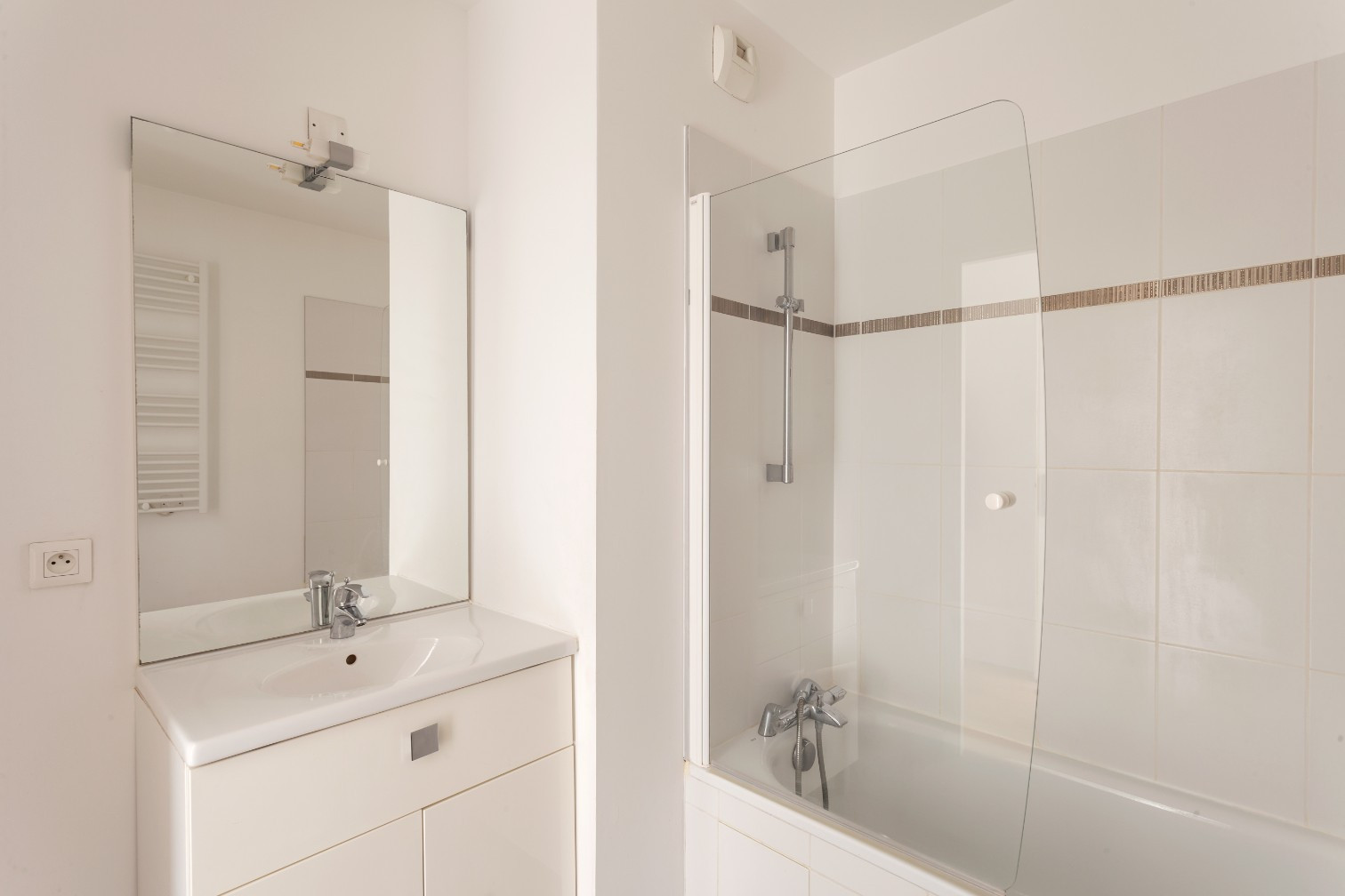 
                                                Vente
                                                 Appartement 3 pièces avec balcon plein Sud !