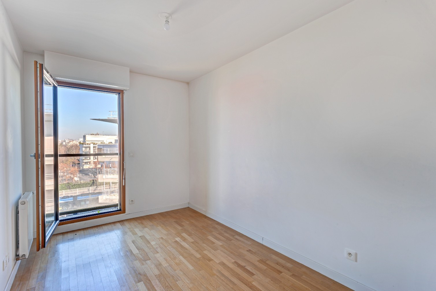 
                                                Vente
                                                 Appartement 3 pièces avec balcon plein Sud !